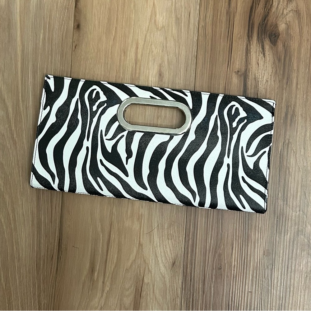 Zebra clutch